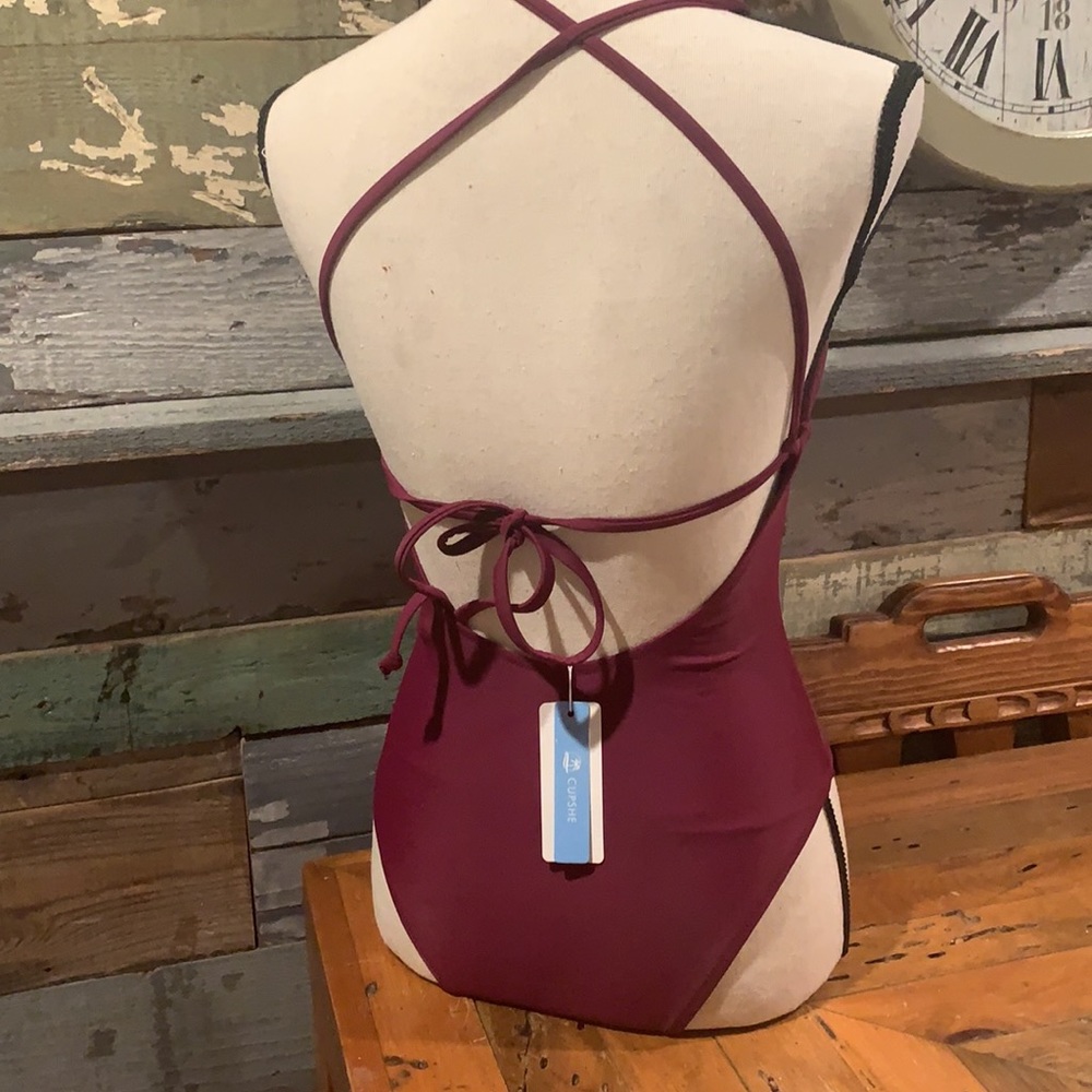 One-piece swimsuit by Cupshe - Picture 10 of 14